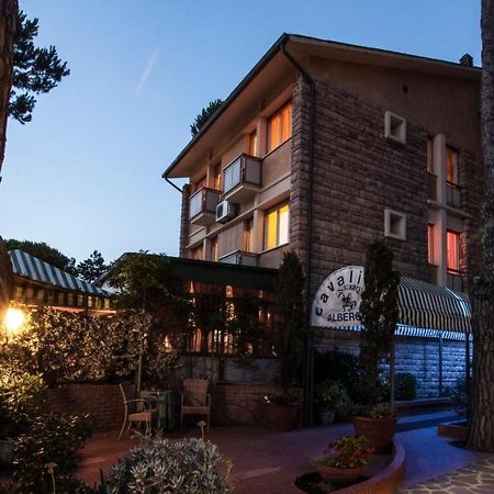 Hotel Il Cavaliere Nero Tirrenia Exterior foto