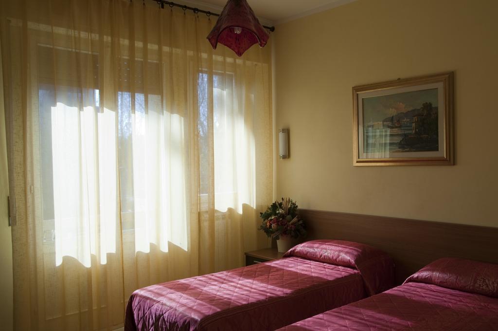 Hotel Il Cavaliere Nero Tirrenia Habitación foto