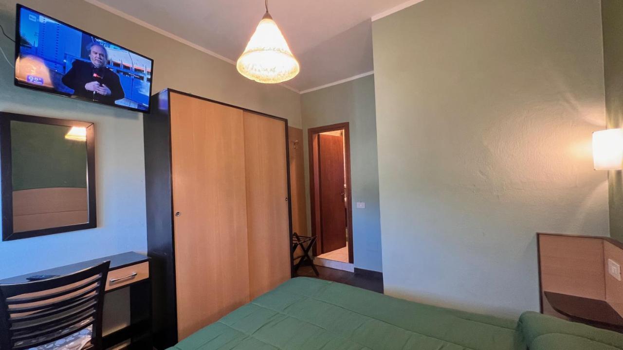 Hotel Il Cavaliere Nero Tirrenia Exterior foto