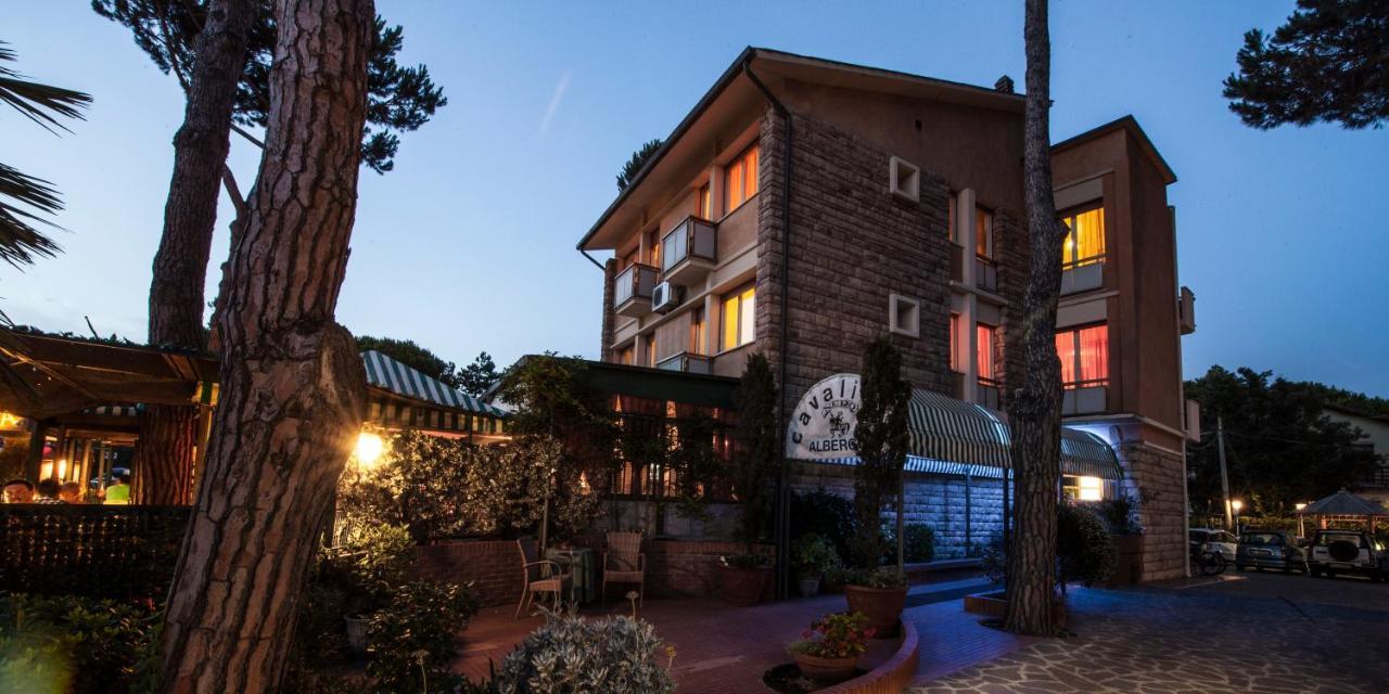 Hotel Il Cavaliere Nero Tirrenia Exterior foto