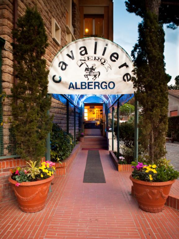 Hotel Il Cavaliere Nero Tirrenia Exterior foto